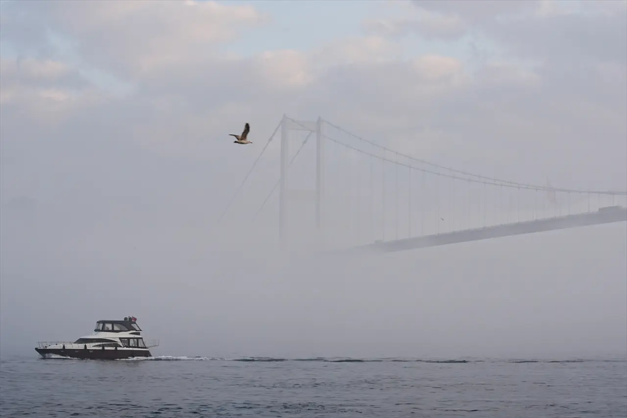 İstanbul sis bulutunun içinde kaldı: Ulaşımda aksamalar yaşanıyor 1