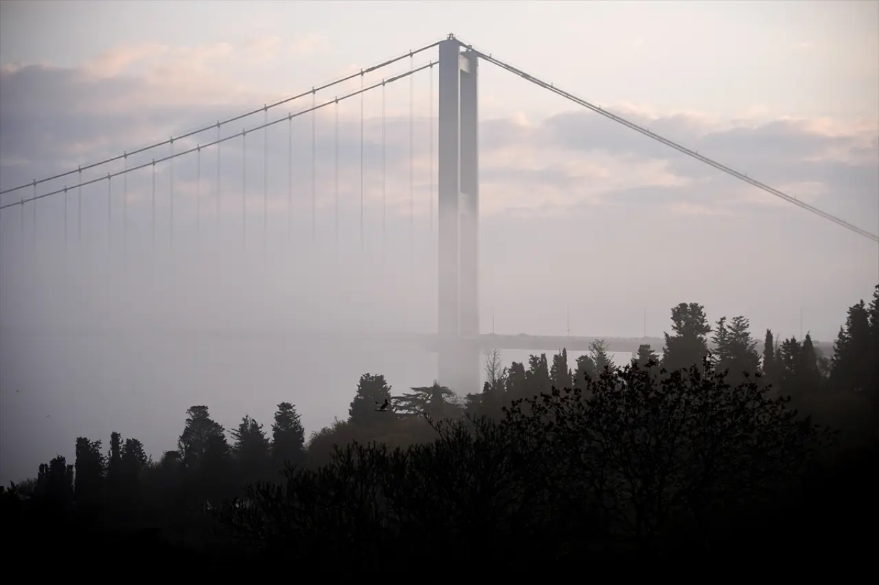 İstanbul sis bulutunun içinde kaldı: Ulaşımda aksamalar yaşanıyor 2