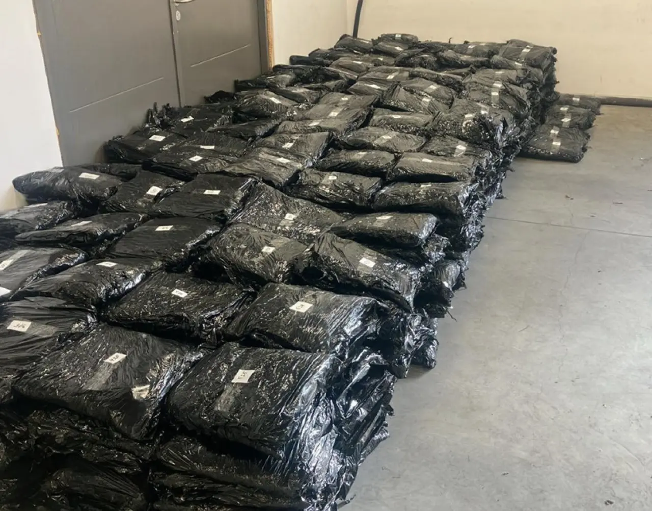 Türkiye'ye sokamadan yakalandı: Tam 6 milyon Euro - Resim : 1